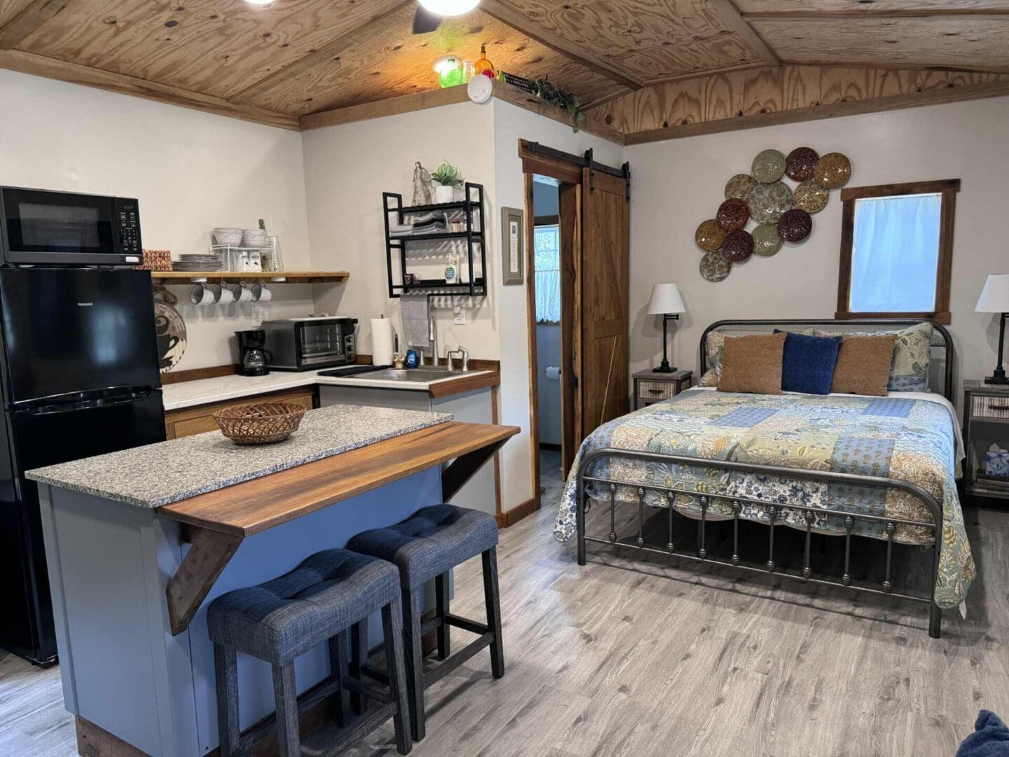 Cozy studio cabin with modern kitchen amenities.